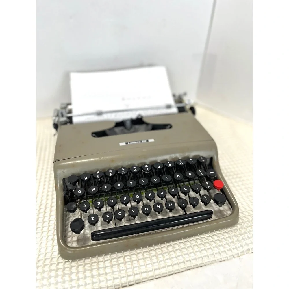 Vintage Olivetti Lettera 22 Portable Manual Typewriter with Case Made in Italy